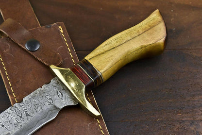 14.5" Damascus Bowie Knife – Walnut Wood Handle with Brass Guard