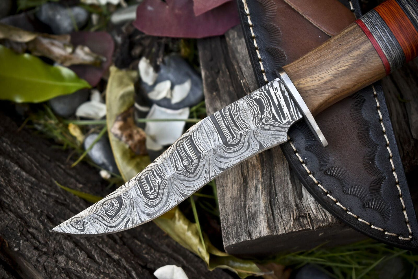 9.5 Inch Custom Handmade Twist Damascus Steel Hunting Skinner Knife Walnut Wood Handle with Leather Sheath