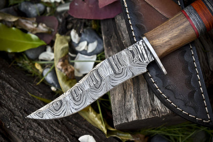 9.5 Inch Custom Handmade Twist Damascus Steel Hunting Skinner Knife Walnut Wood Handle with Leather Sheath