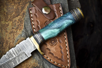 Hand Crafted Skinner Knife with Gut Hook Twist Damascus Hard Wood Hunter