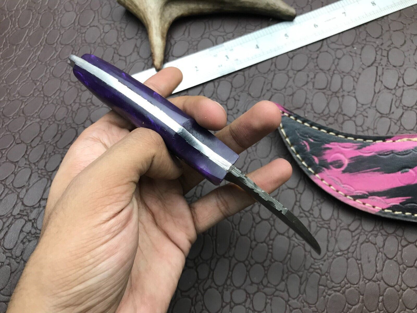 8" Handmade Damascus Karambit Twist Karambit Damascus Steel Hunting Knife With Resin Handle