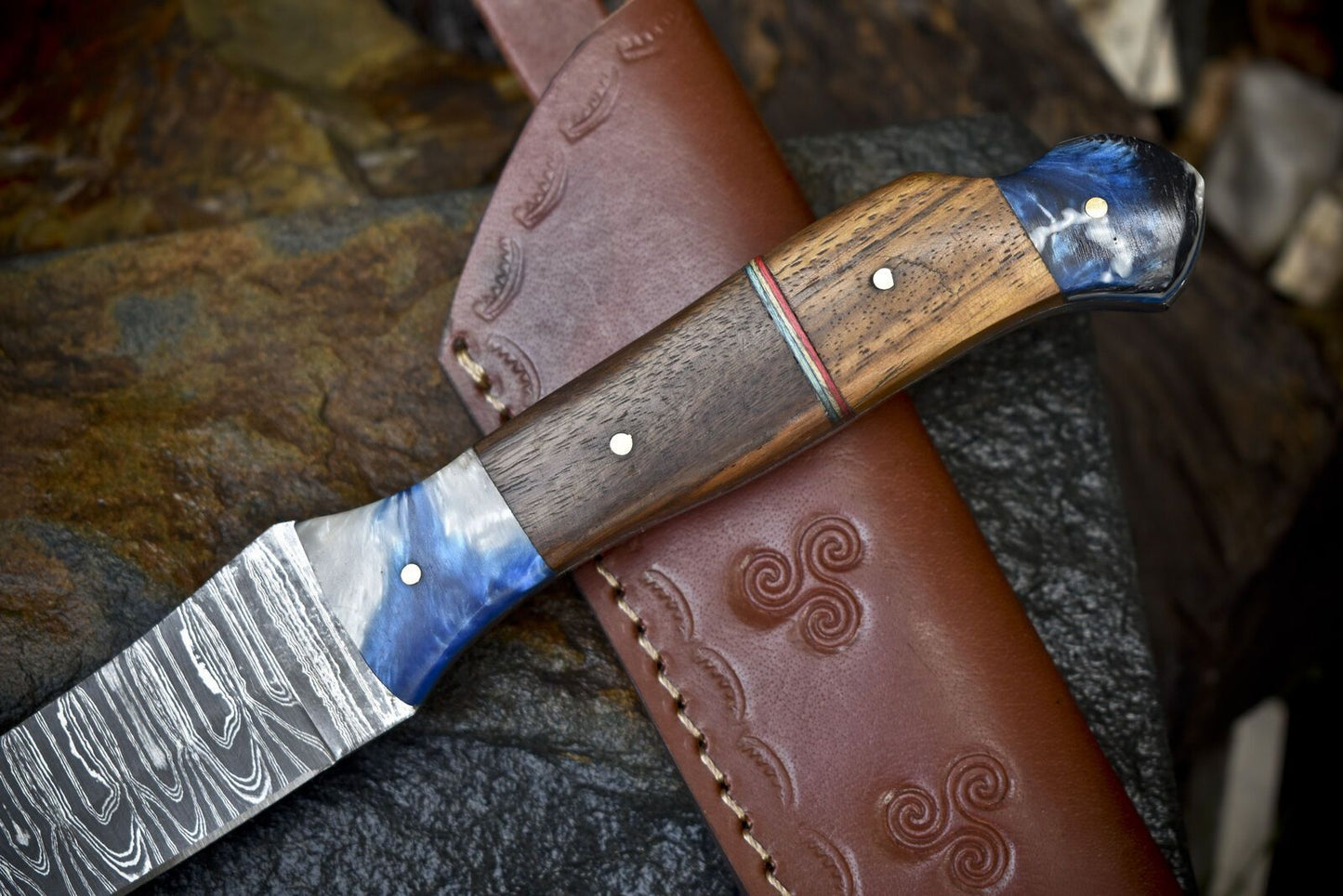Custom Twist Damascus Skinner Knife with Walnut Wood Handle and Micarta Bolster – Premium Hunting Gift