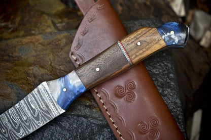 Custom Twist Damascus Skinner Knife with Walnut Wood Handle and Micarta Bolster – Premium Hunting Gift