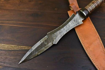 18" Handmade Damascus Dagger Knife – Walnut Wood Handle with Damascus Guard