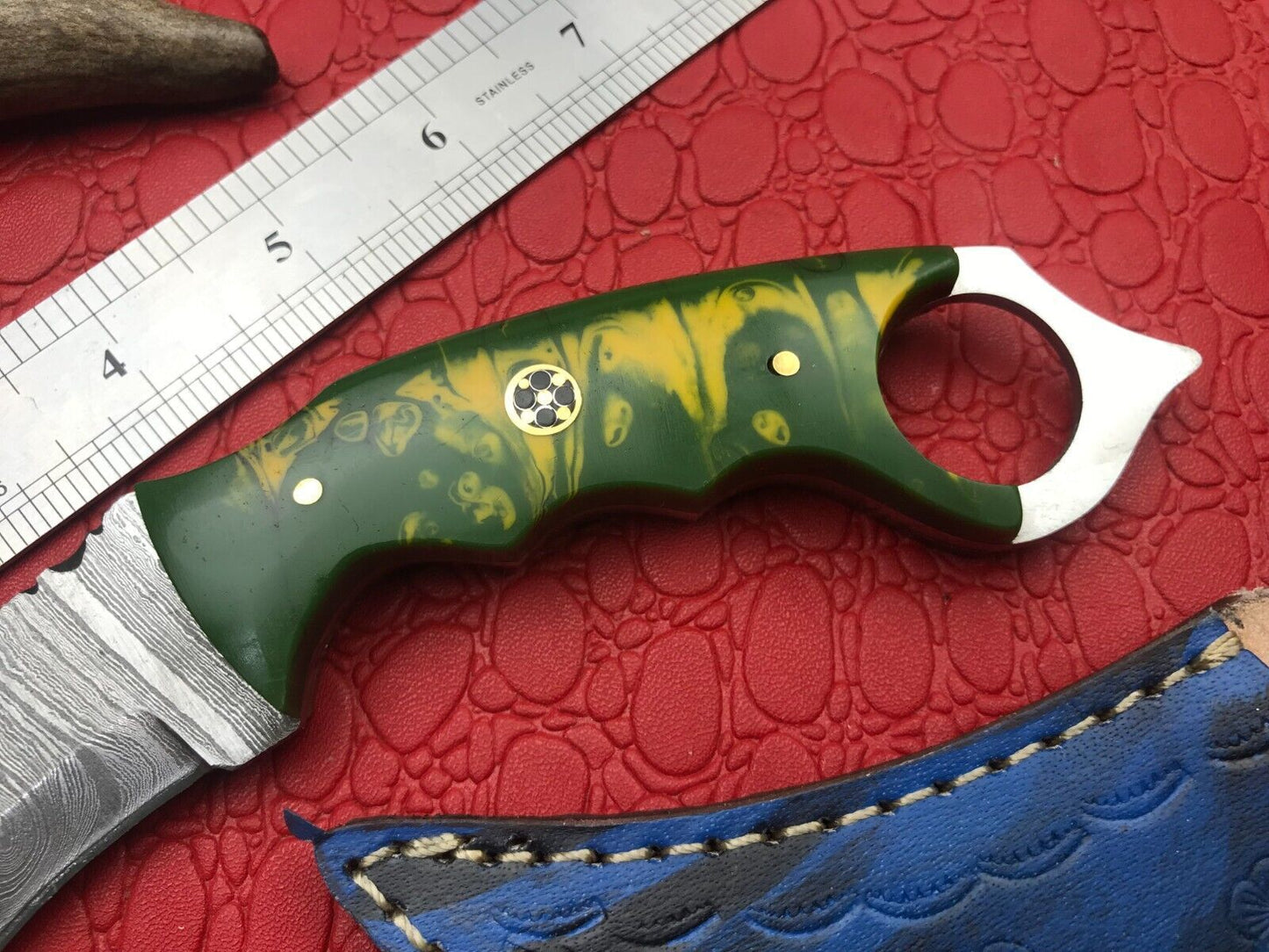 Handmade Damascus Karambit Twist Karambit Damascus Steel Hunting Knife With Resin Handle