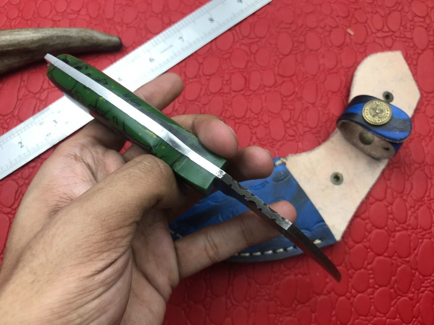 Handmade Damascus Karambit Twist Karambit Damascus Steel Hunting Knife With Resin Handle