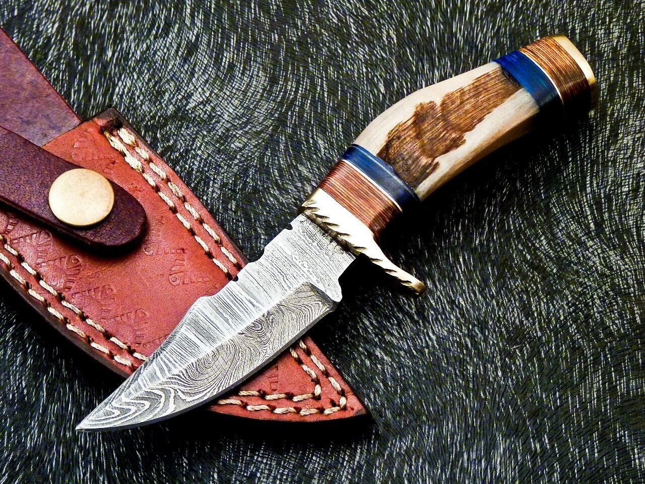 Hand Forged Damascus Steel Bowie Knife – Ram Horn & Hardwood Handle, 6" Hunting Blade
