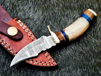 Hand Forged Damascus Steel Bowie Knife – Ram Horn & Hardwood Handle, 6" Hunting Blade