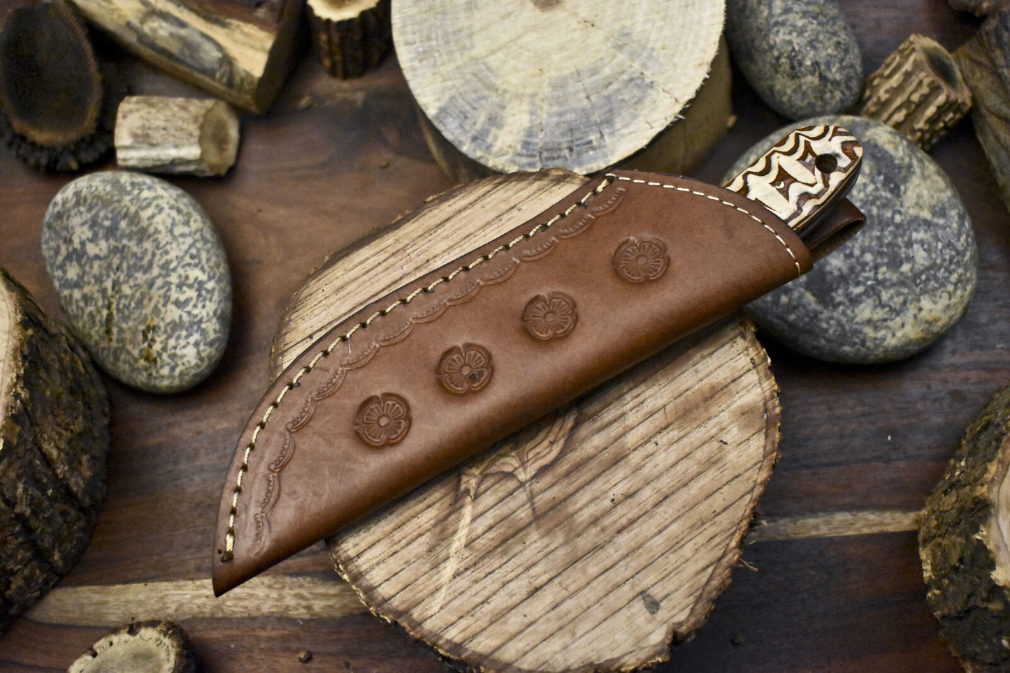 Handcrafted Damascus Skinner Knife Twist Pattern Hardwood Handle with Wooden Bolster and Leather Sheath