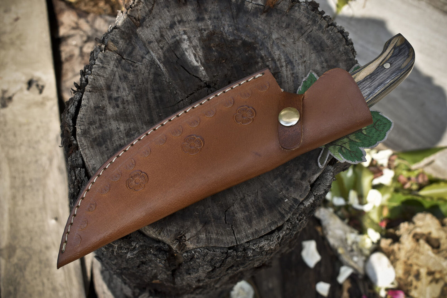 Twist Damascus Hunting Skinner Knife with Hardwood Handle – Razor Sharp Survival Blade