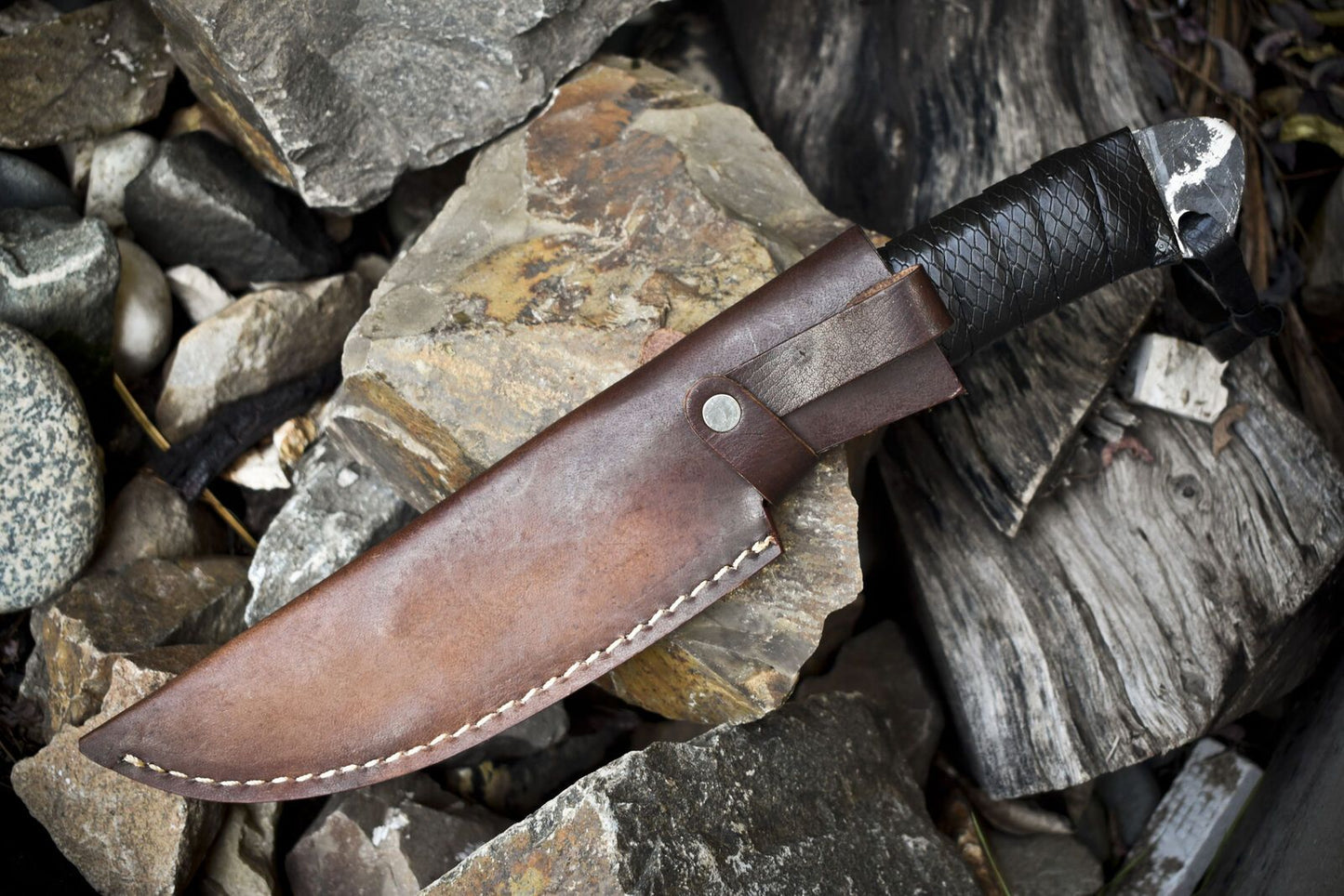 Twist Damascus Skinner Knife with Paracord Wrapped Wootz Handle – 12" Handmade Fixed Blade for Hunting