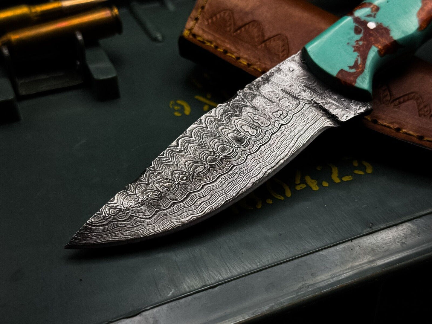 Handmade Damascus Steel Hunting & Survival Knife – Resin Handle, Leather Sheath, Full Tang