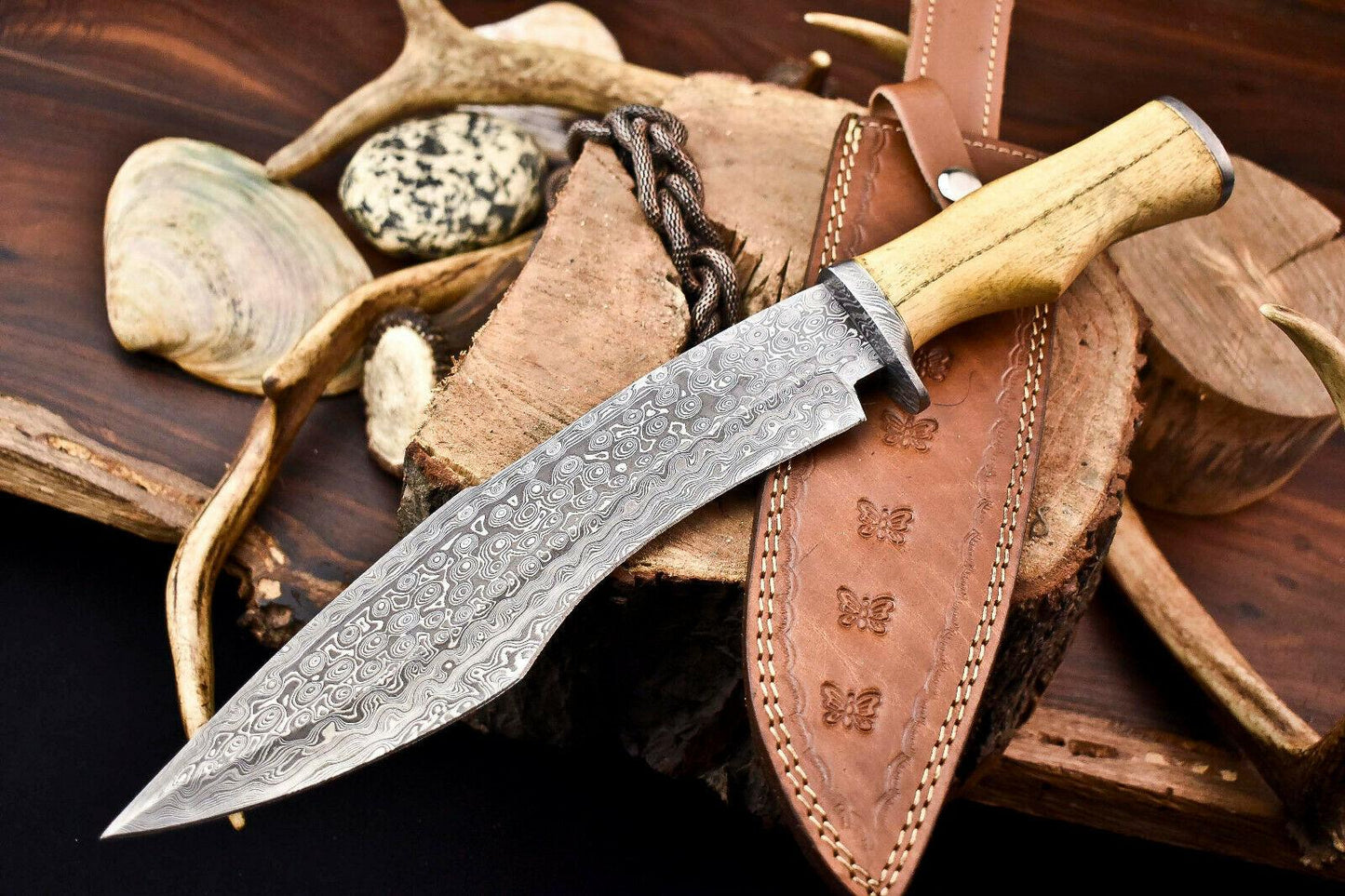 15" Damascus Bowie Knife – Walnut Wood Handle