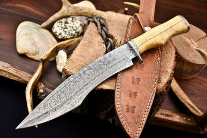 15" Damascus Bowie Knife – Walnut Wood Handle