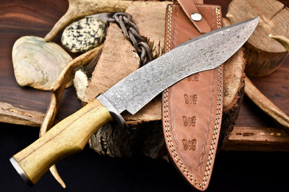 15" Damascus Bowie Knife – Walnut Wood Handle