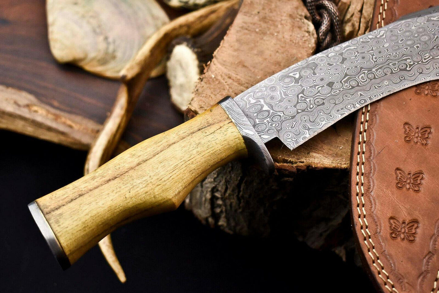 15" Damascus Bowie Knife – Walnut Wood Handle