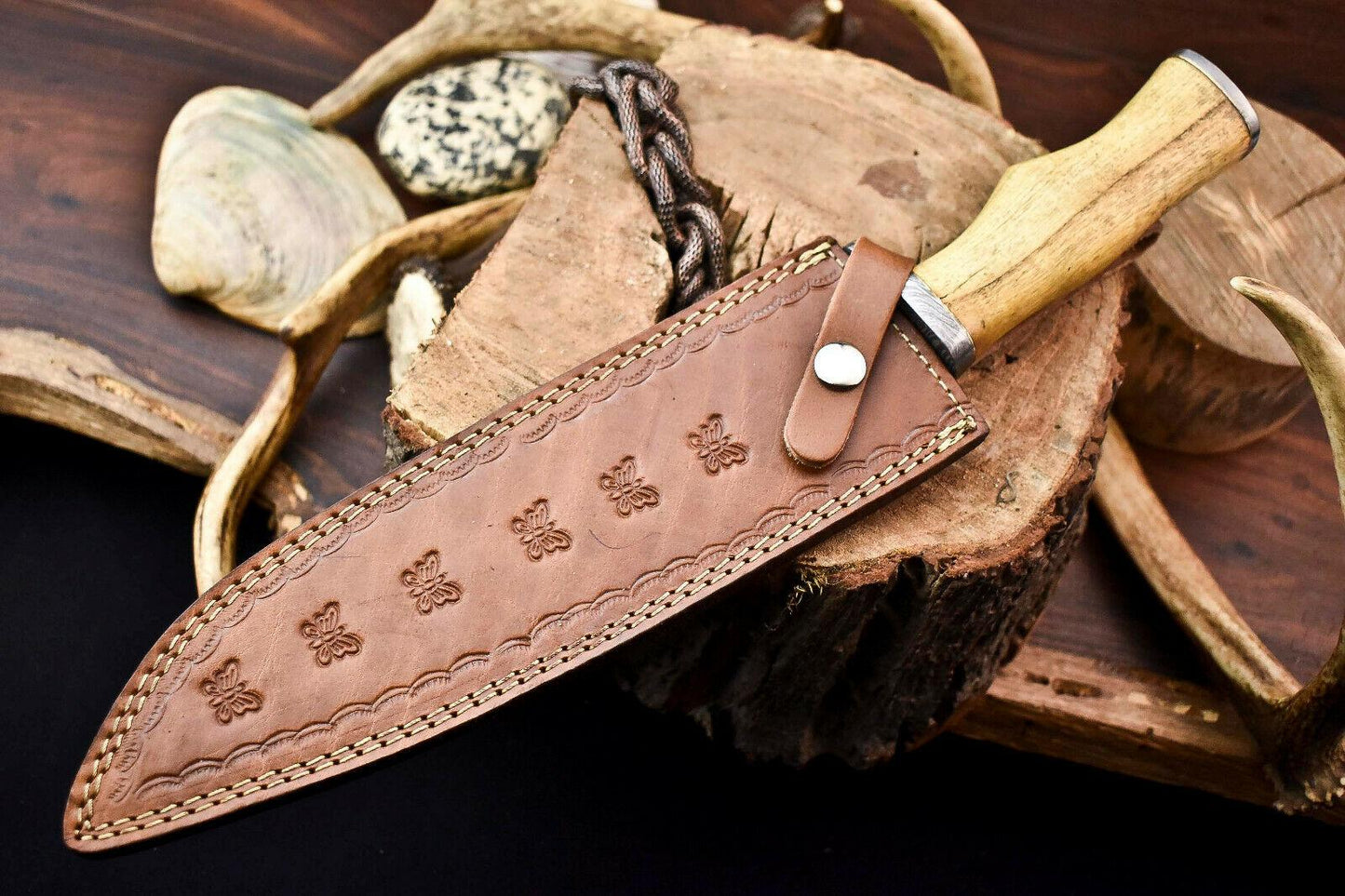 15" Damascus Bowie Knife – Walnut Wood Handle