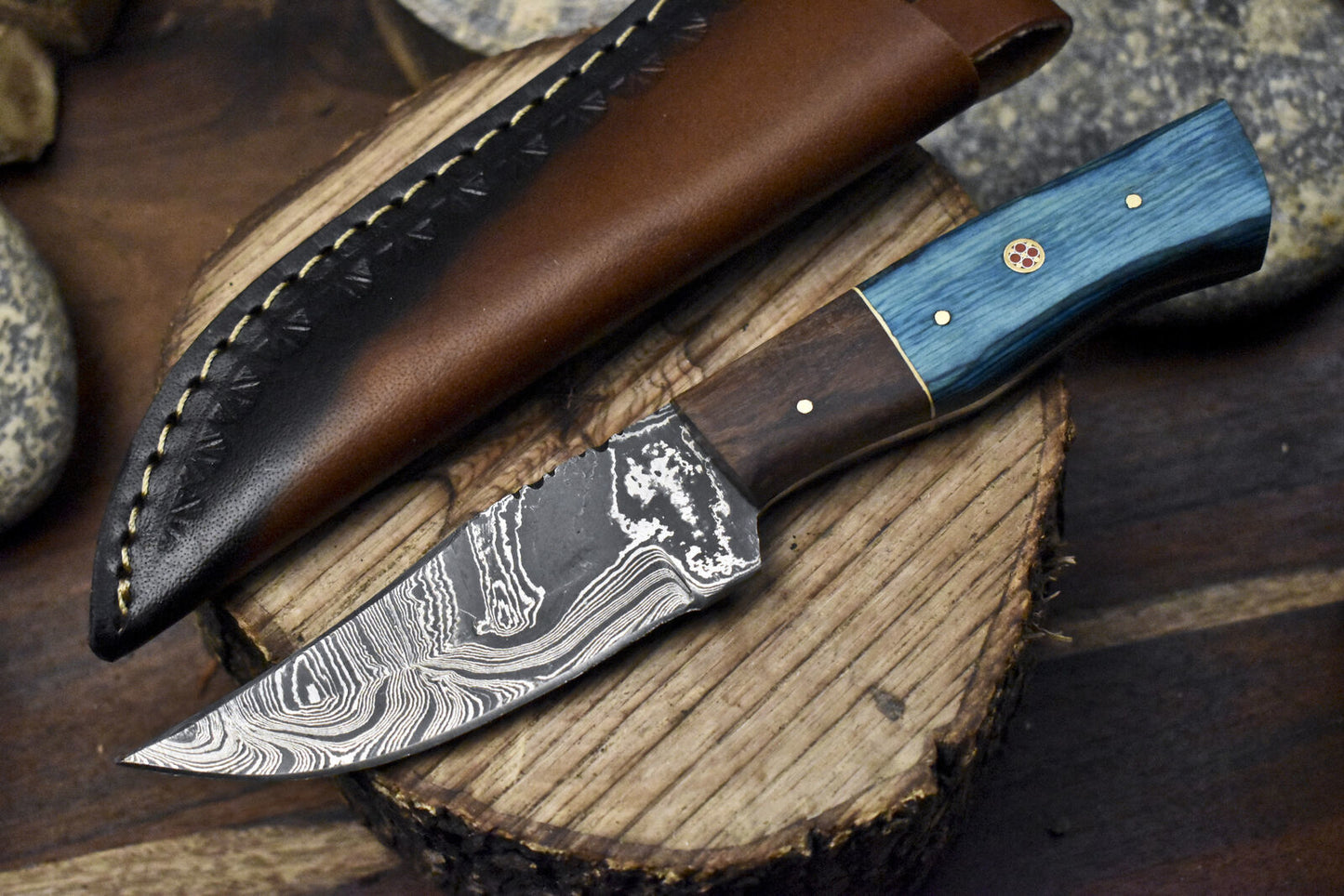Twist Damascus Hunting Skinner Knife with Hard Wood Handle and Wooden Bolster