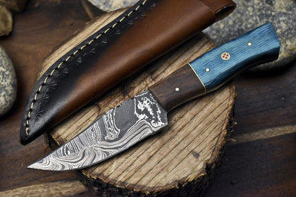 Twist Damascus Hunting Skinner Knife with Hard Wood Handle and Wooden Bolster