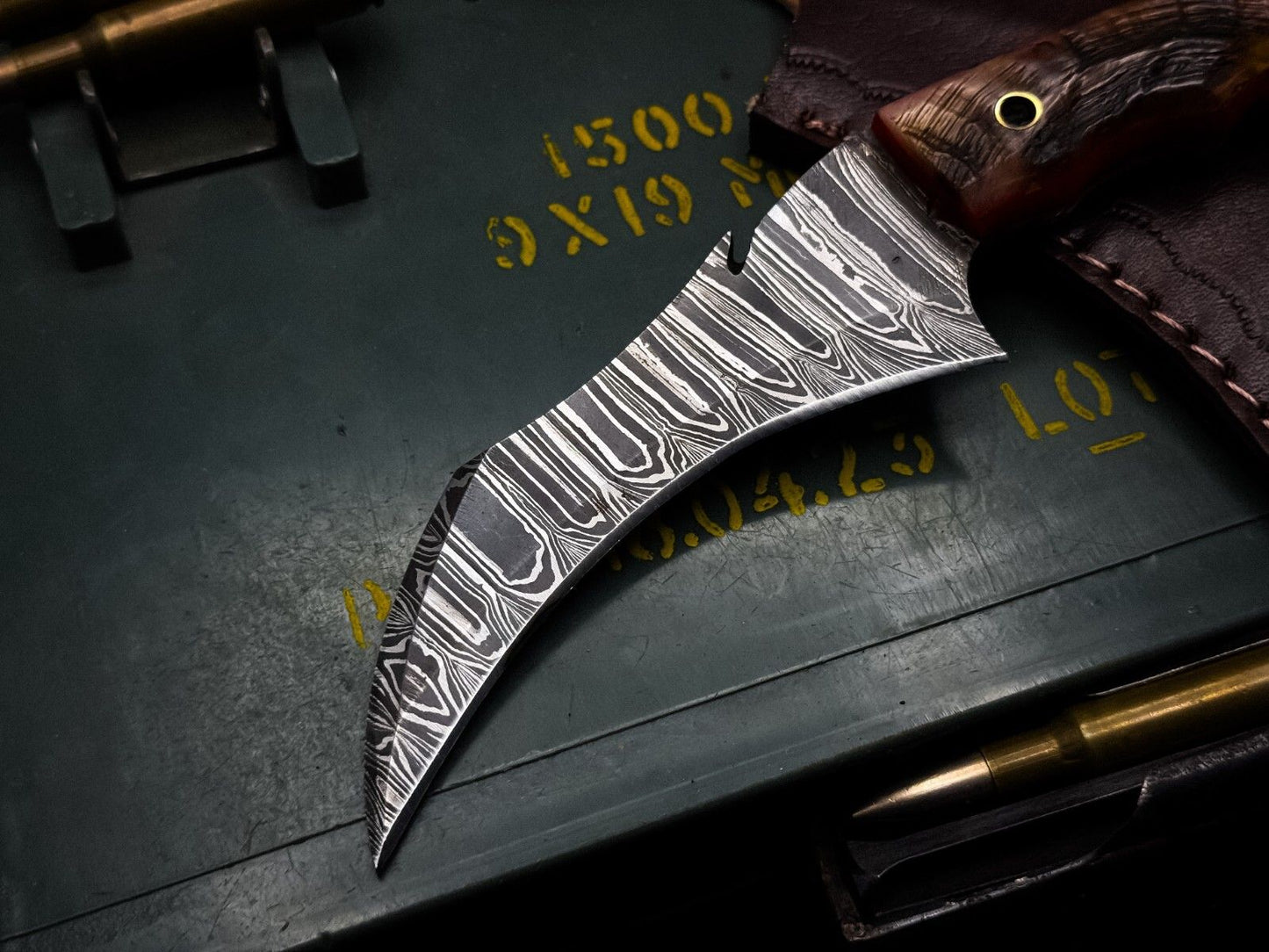 Handmade 8” Damascus Karambit Knife Full Tang Damascus Steel Knife with Horn Handle