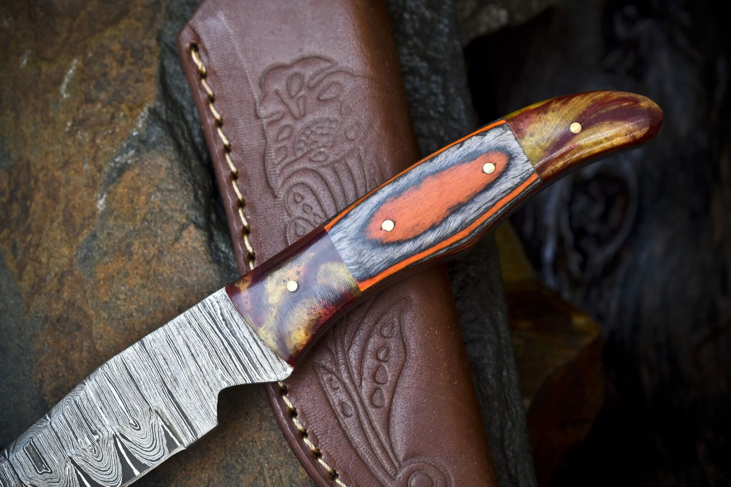 Custom Hand Forged Twist Damascus Skinner Knife with Hardwood Handle – 9.5" Fixed Blade Survival Knife