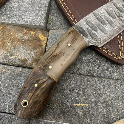 Hand-Forged Damascus EDC Bowie Knife – Ram Horn Handle & Leather Sheath