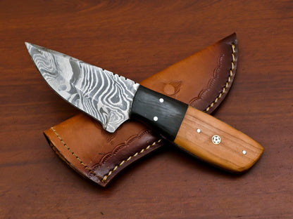 7.5" Olive & Pakka Wood Handle Damascus Hunting Knife – Fixed Blade Skinning Knife
