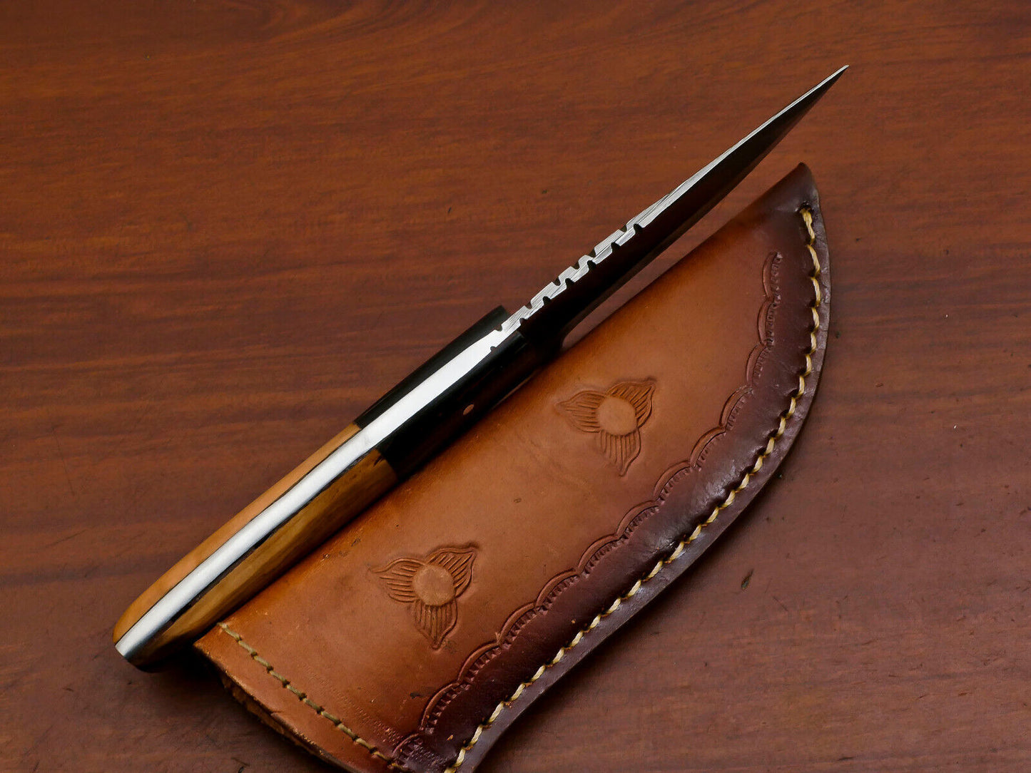 7.5" Olive & Pakka Wood Handle Damascus Hunting Knife – Fixed Blade Skinning Knife