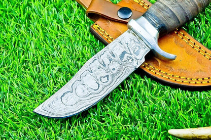 9.5 Inch Damascus Steel Bowie Knife with Leather and Hardwood Handle