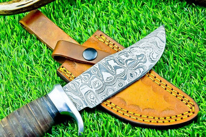 9.5 Inch Damascus Steel Bowie Knife with Leather and Hardwood Handle
