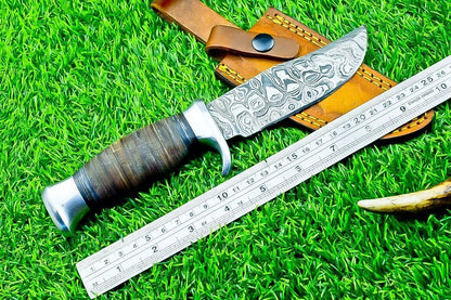 9.5 Inch Damascus Steel Bowie Knife with Leather and Hardwood Handle