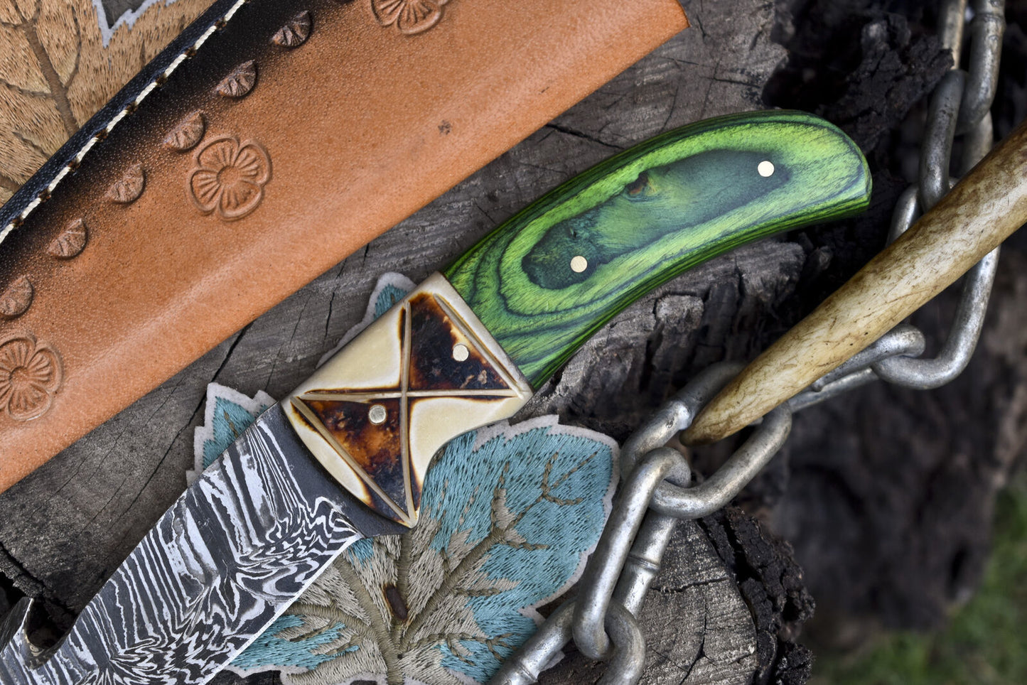 Twist Damascus Steel Skinner Knife with Gut Hook – Hand-Forged Hardwood Handle EDC Hunting Knife with Leather Sheath
