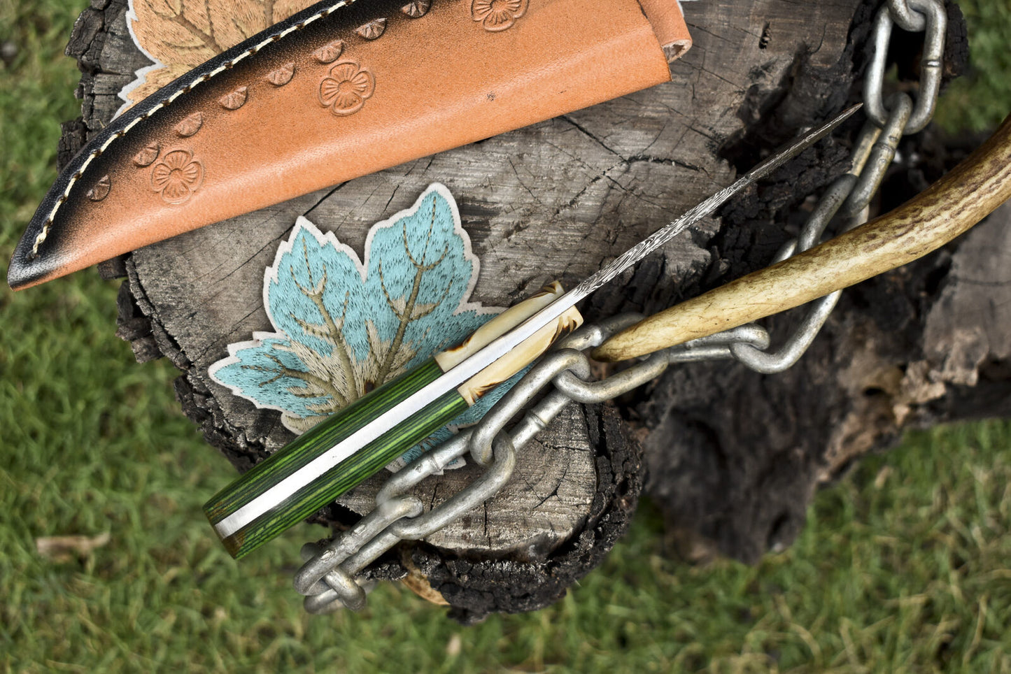 Twist Damascus Steel Skinner Knife with Gut Hook – Hand-Forged Hardwood Handle EDC Hunting Knife with Leather Sheath