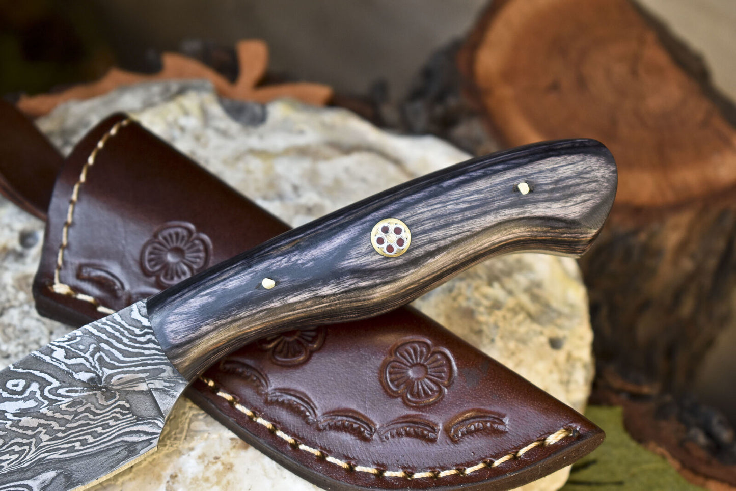 7 Inch Damascus Steel Skinner Knife – Hardwood Handle with Leather Sheath