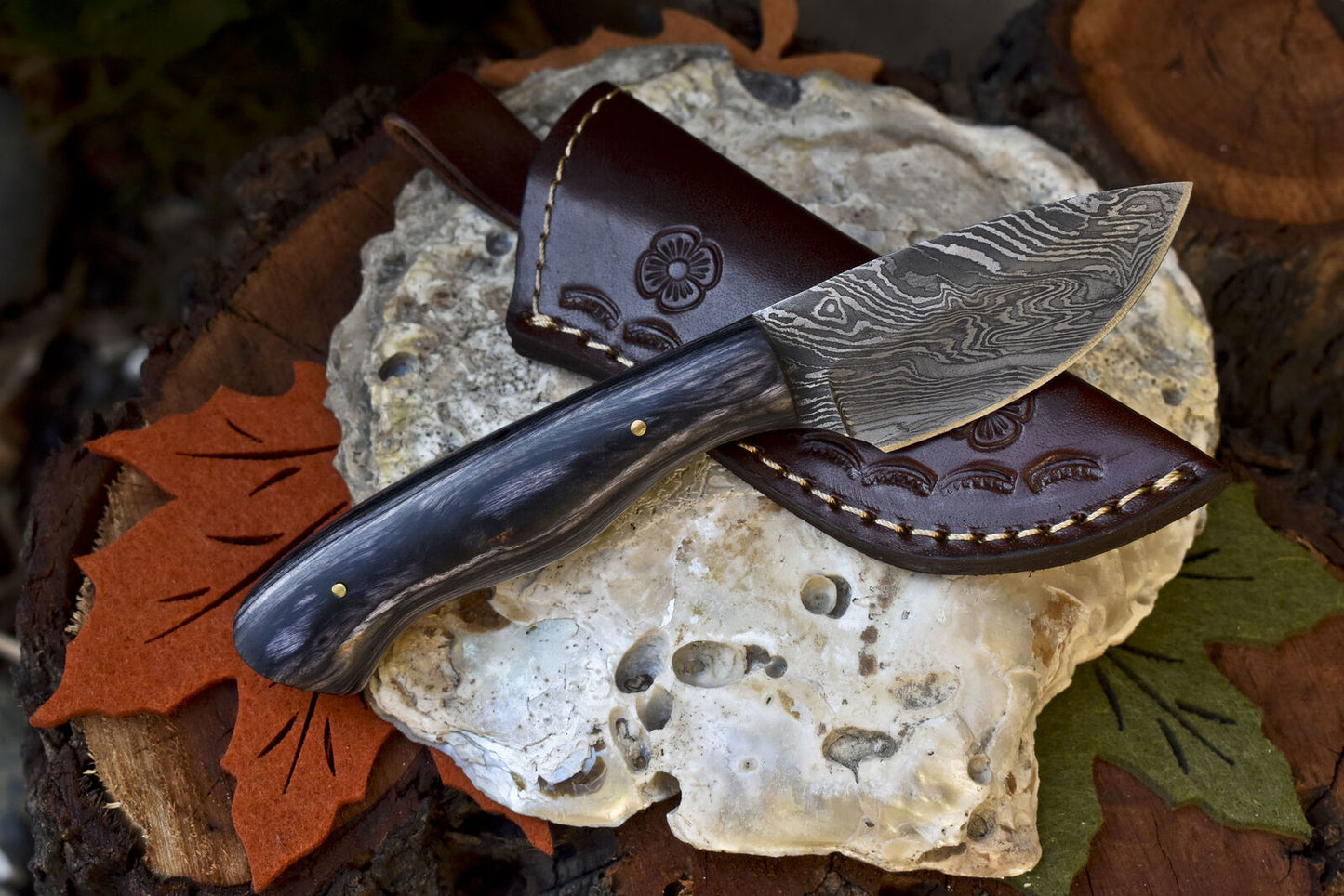 7 Inch Damascus Steel Skinner Knife – Hardwood Handle with Leather Sheath