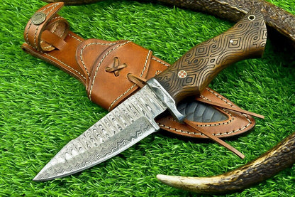 10 Inch Custom Forged Damascus Steel Bowie Hunting Knife with Natural Wood Handle