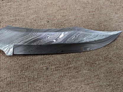 Heritage Forge Delta Style Large Bowie Knife with Antler Look Handle and Damascus Pattern Blade 9 Inch with Sheath