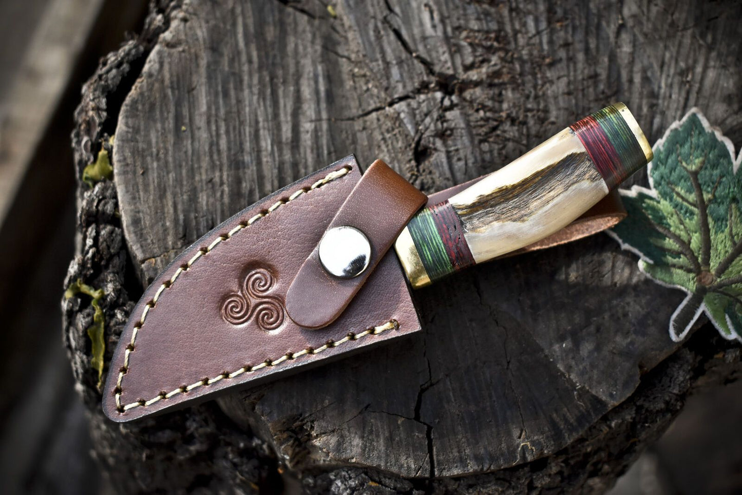 Knife with Stag Antler Handle and Brass Guard –Twist Damascus Forged Skinner Compact Handmade Hunting Knife