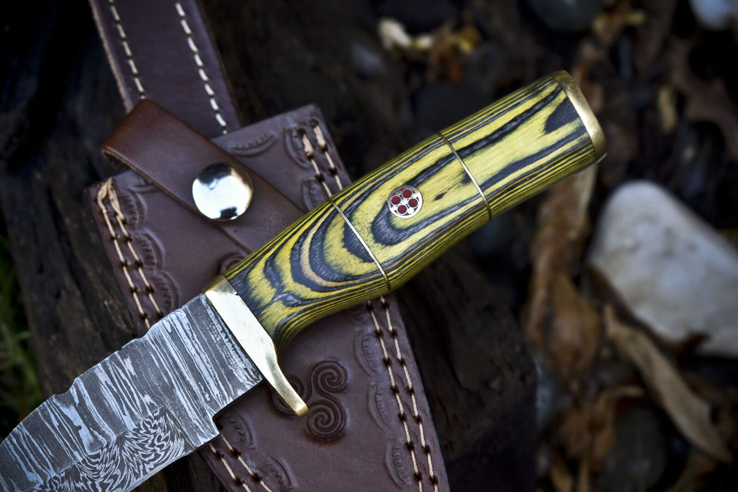 Custom Gut Hook Skinner Knife with Twist Damascus Blade and Hardwood Handle – Handmade Hunting Knife Gift