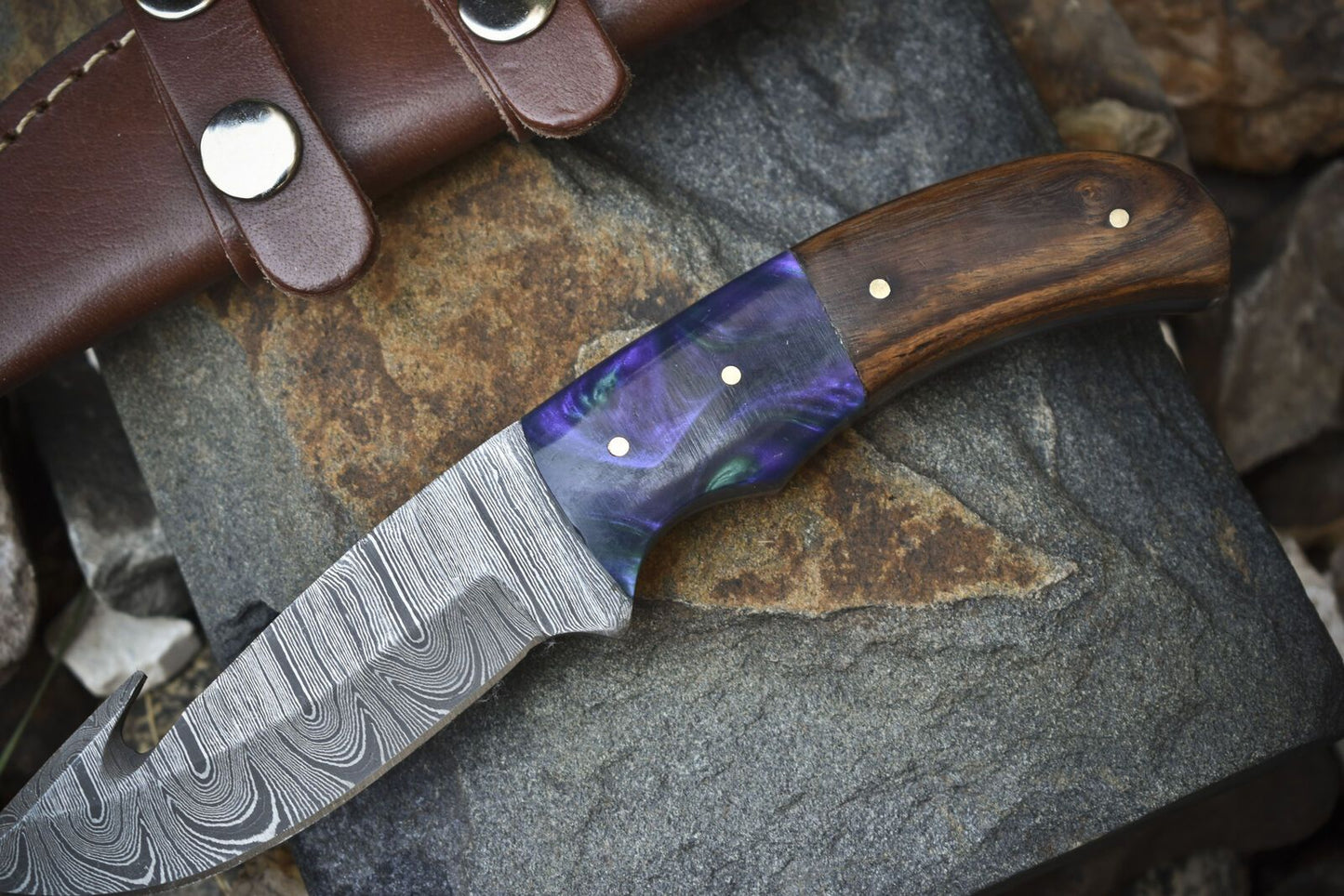 Twist Damascus Gut Hook Skinner Knife with Walnut Wood Handle – Custom Handmade Hunting Knife