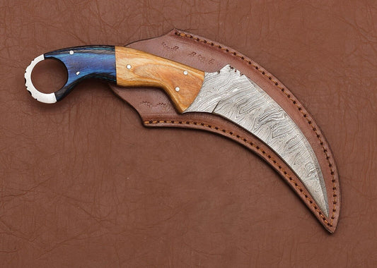 Custom Damascus Karambit Knife Karambit Damascus Steel Hunting Knife with Wood Handle