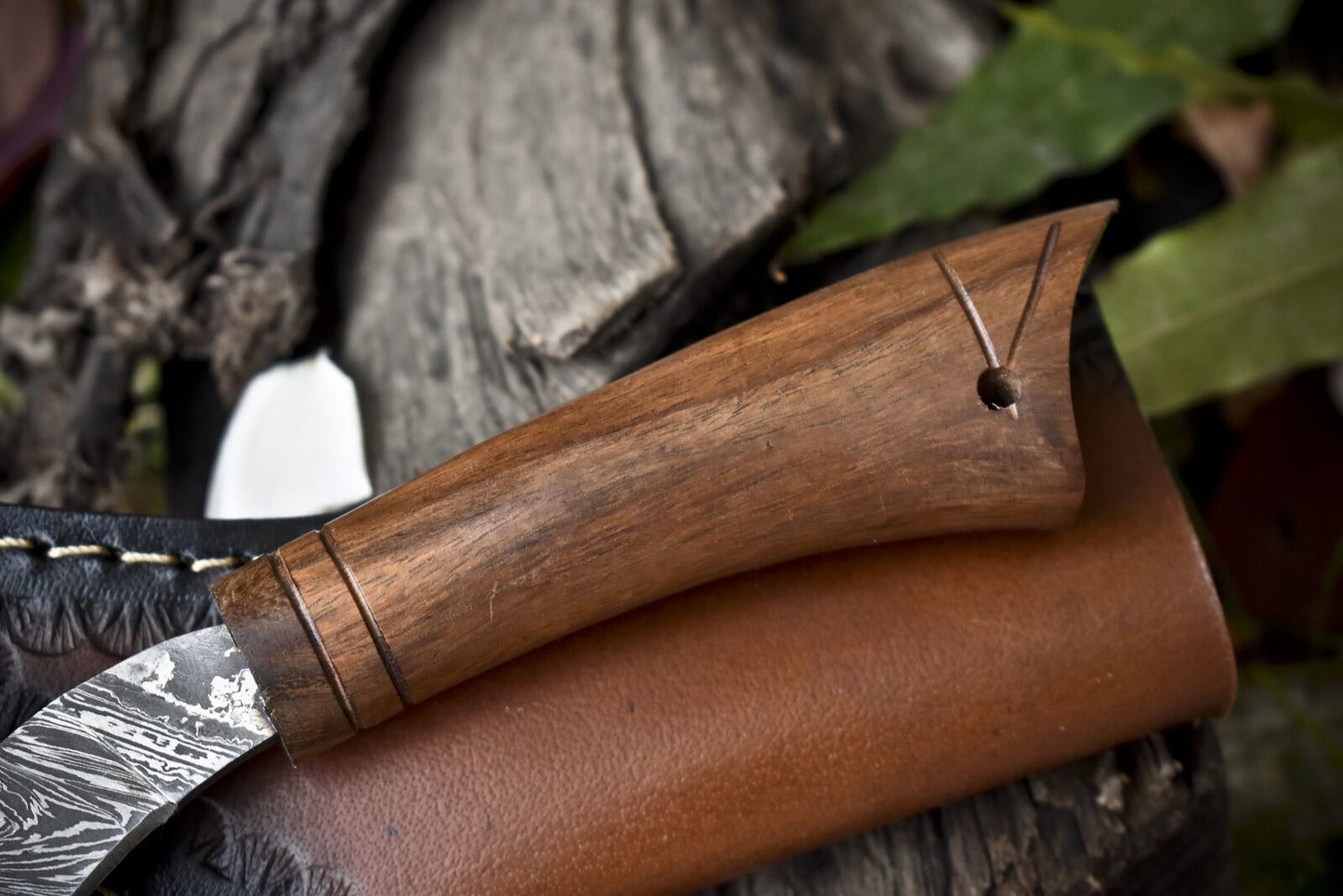 7 Inch Walnut Wood Skinner Knife Twist Damascus Blade Tactical Outdoor Tool