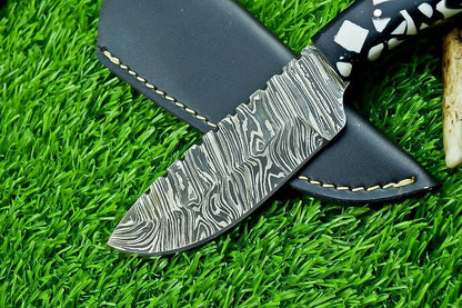 8" Custom Handmade Damascus Steel Bowie Knife – Resin Handle with Filework Spine