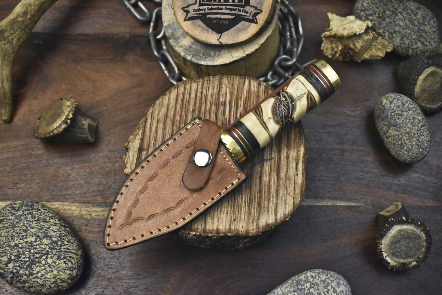 Custom Forged Damascus Skinner Knife with Gut Hook and Hard Wood Handle – Twist Pattern Hunting Knife with Brass Guard