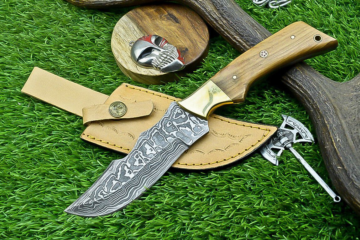 10" Hand-Forged Damascus Bowie Knife – Wooden Handle & Brass Bolster