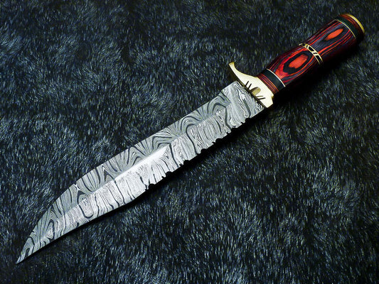 Close up of wood grain Damascus pattern on wide bowie blade