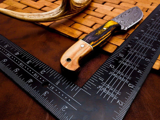 Custom Forged Damascus Bowie Knife – Full Tang Hunting & Camping Fixed Blade with Leather Sheath