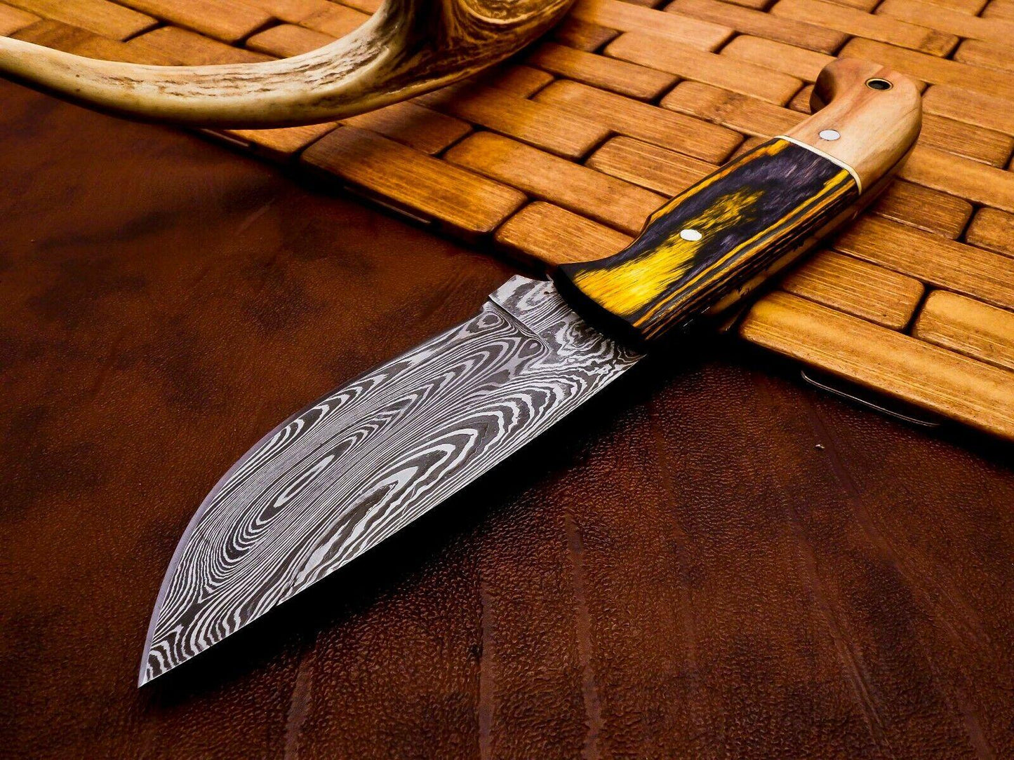 Custom Forged Damascus Bowie Knife – Full Tang Hunting & Camping Fixed Blade with Leather Sheath