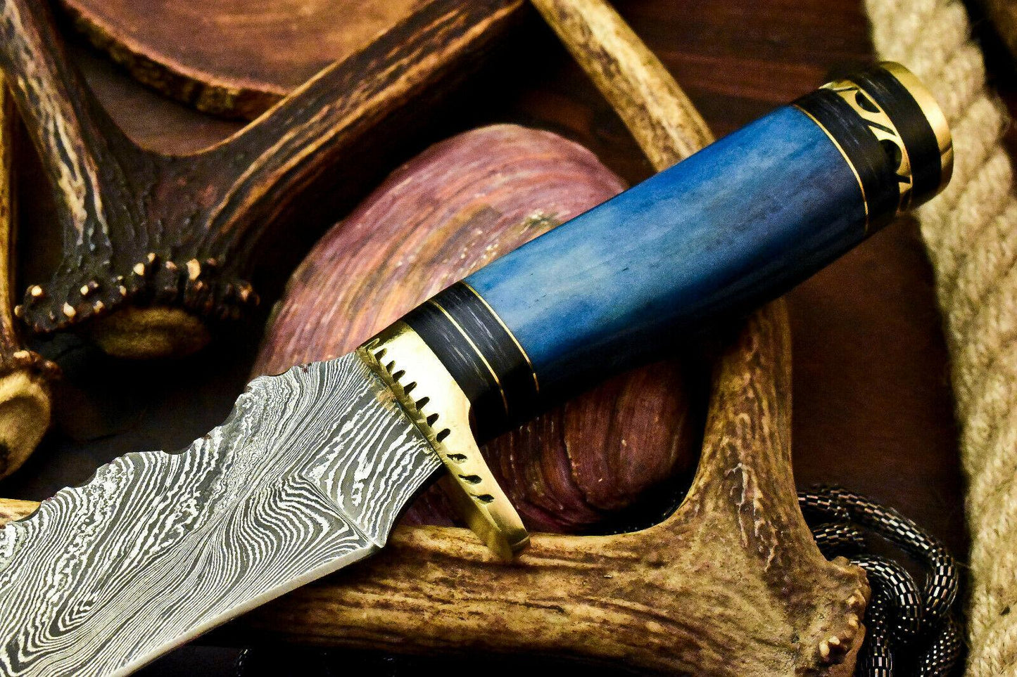 Handmade Damascus Steel Bowie Knife – Camel Bone Handle & Leather Sheath