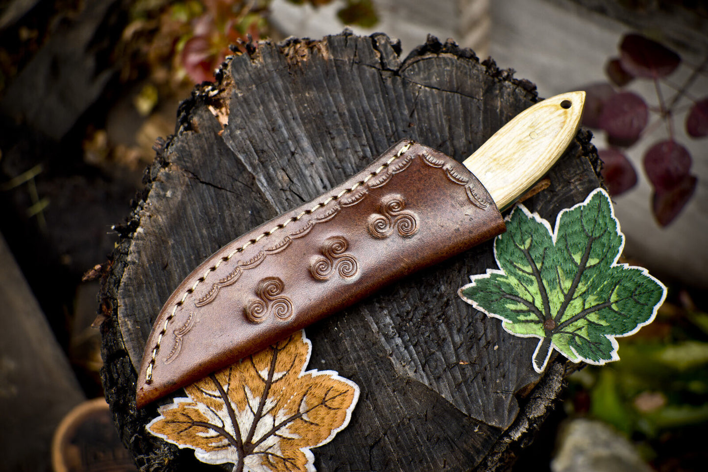 Twist Damascus Skinner Knife with Mixed Material Handle – 8.5" Handmade Hunting Blade
